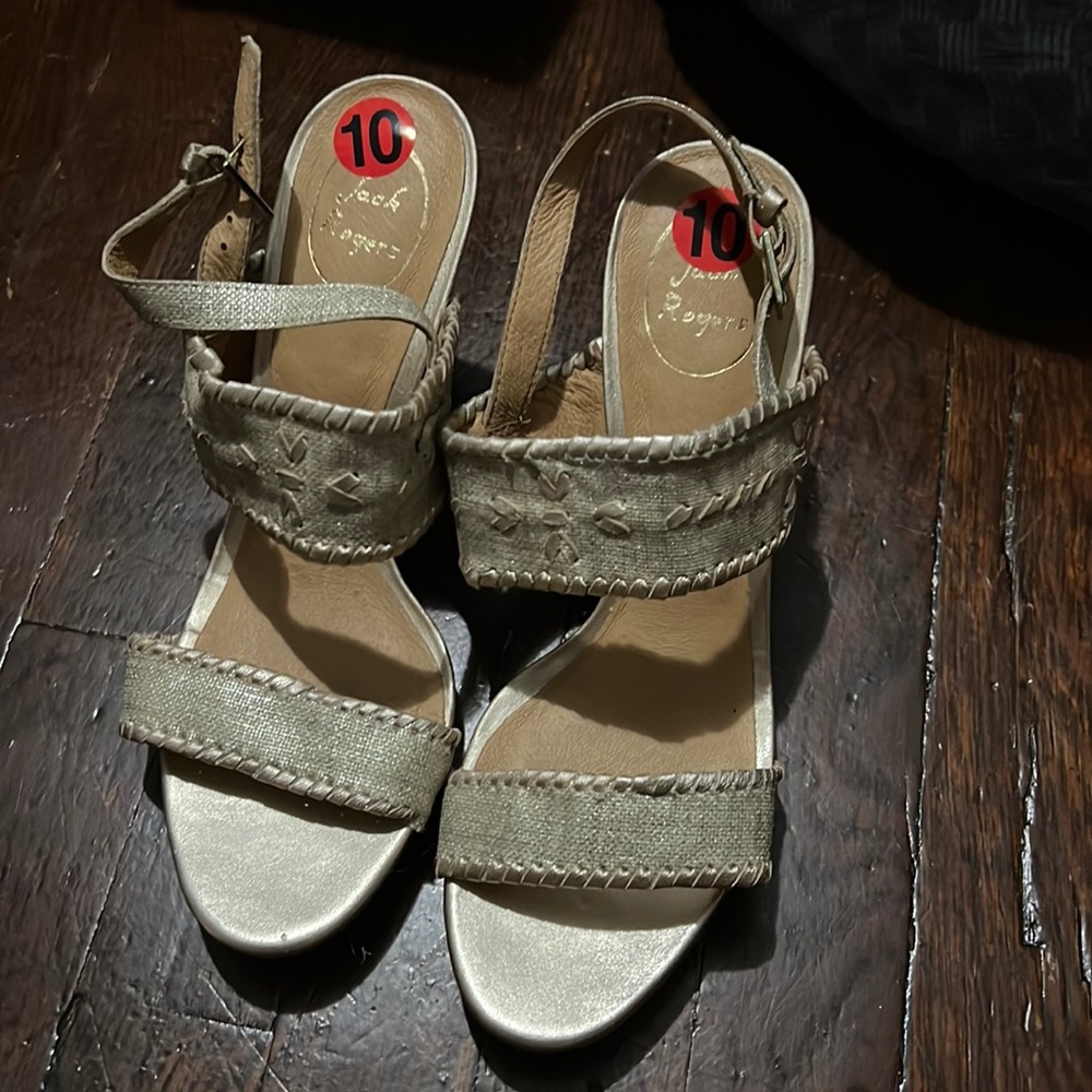 Unworn size 10 (fit like a 9.5) Jack Rodgers gold heel Sandal